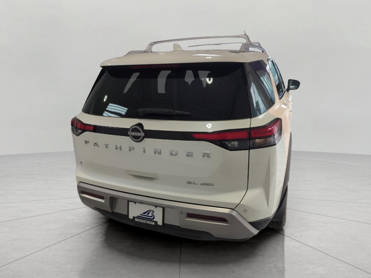 Used 2023 Nissan Pathfinder SL AWD/4WD image 31