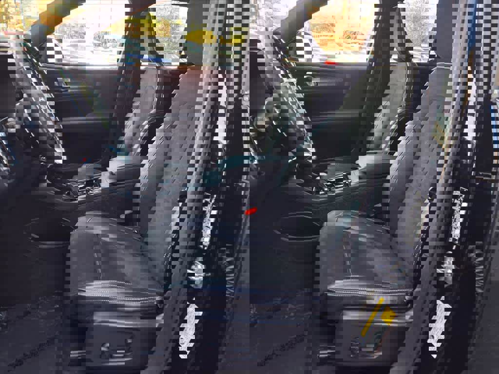 Used 2019 Volvo XC40 T5 R-Design image 14