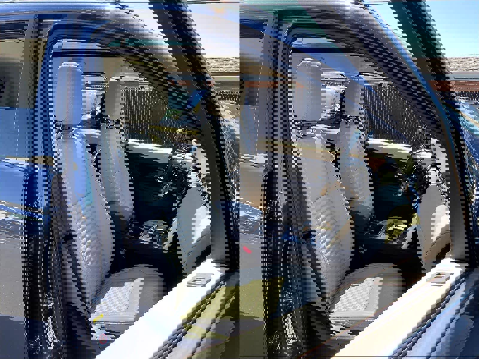 Used 2025 Land Rover Discovery Sport S image 7