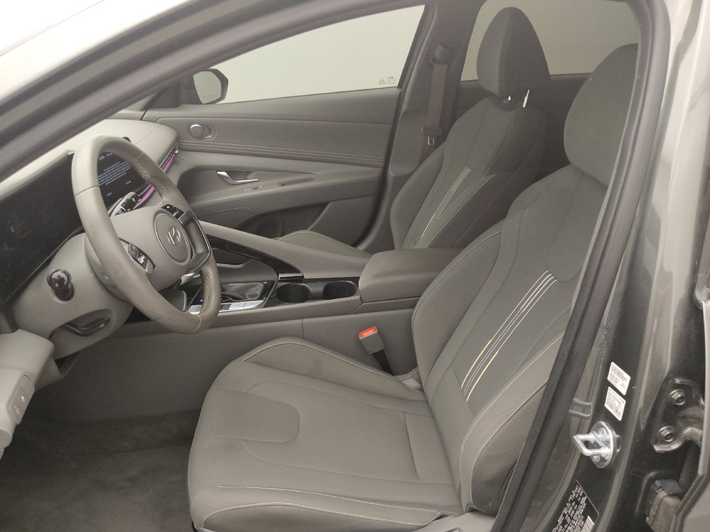 Used 2025 Hyundai Elantra SEL FWD image 17