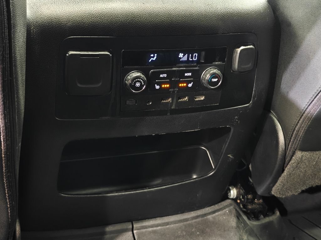 Used 2019 Chevrolet Suburban Premier RWD image 35