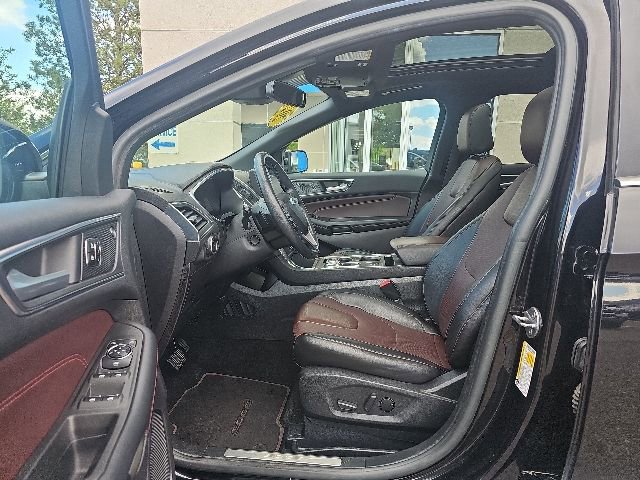 Used 2021 Ford Edge Titanium w/ Equipment Group 301A AWD/4WD image 9