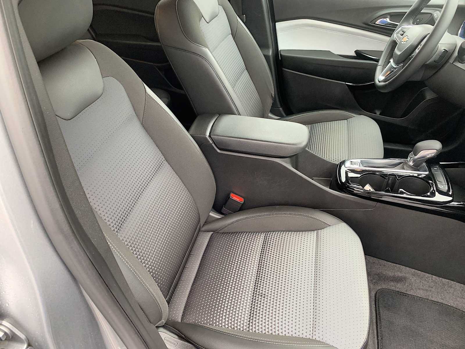 Certified 2024 Chevrolet Trax LT w/ LT Convenience Package FWD image 25