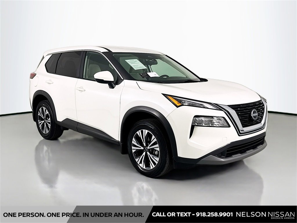Used 2022 Nissan Rogue SV image 3
