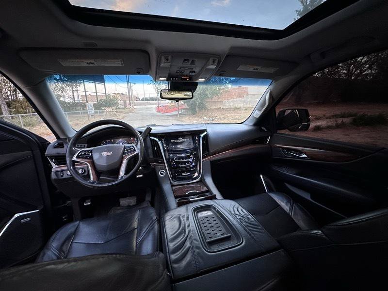 Used 2017 Cadillac Escalade Luxury AWD/4WD image 15