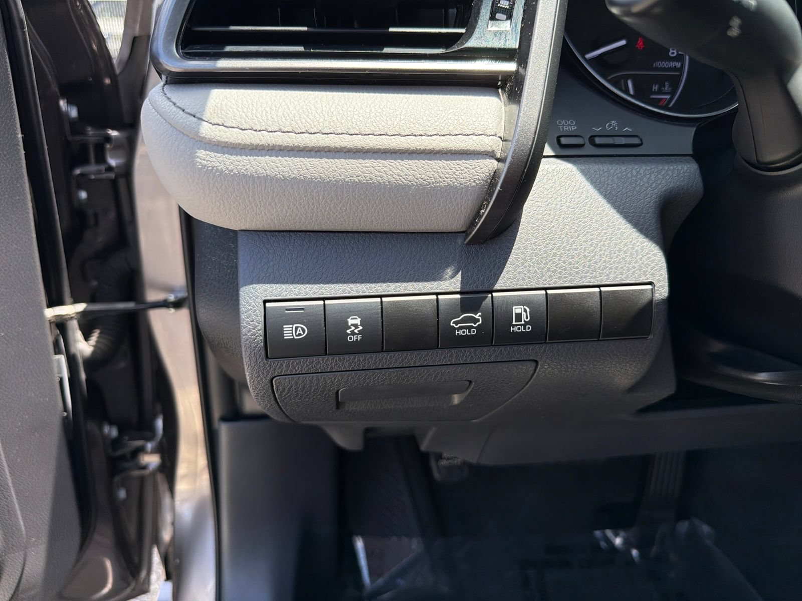 Used 2022 Toyota Camry SE w/ Convenience Package FWD image 19
