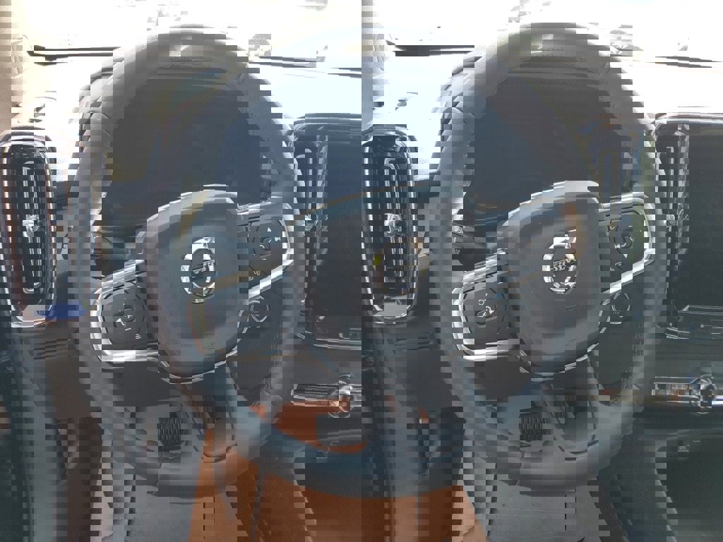 New 2025 Volvo XC40 B5 Ultra w/ Climate Package image 8