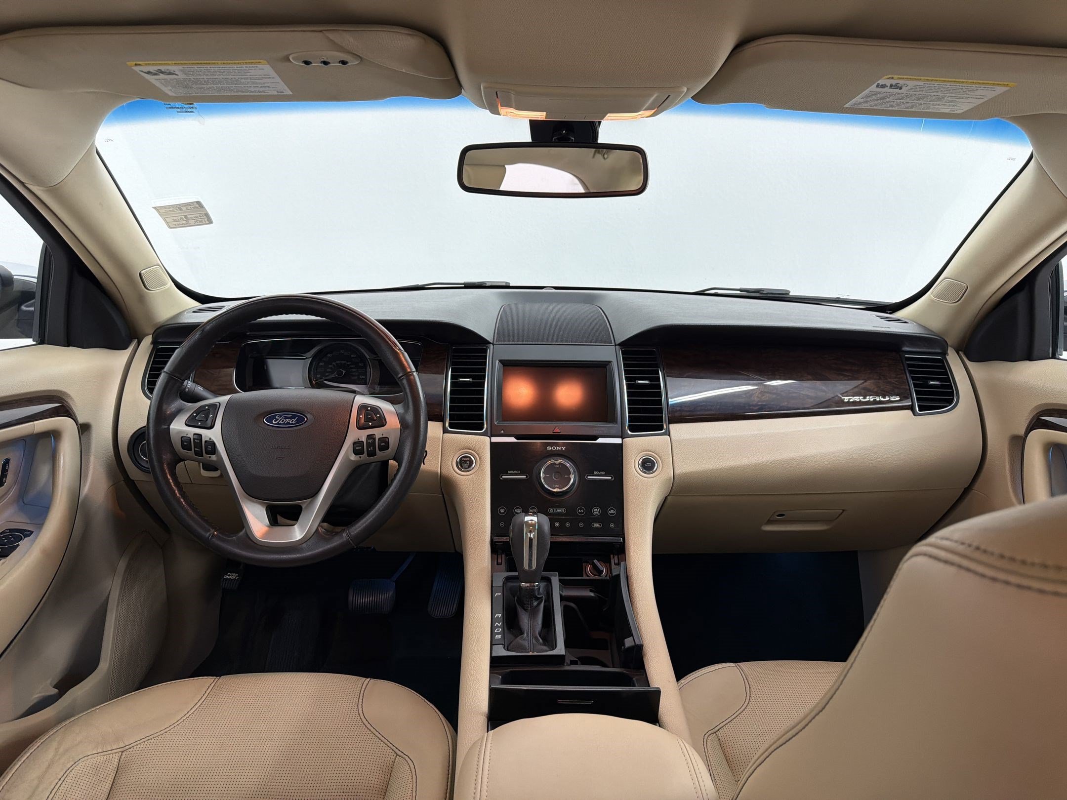 Used 2013 Ford Taurus Limited FWD image 15