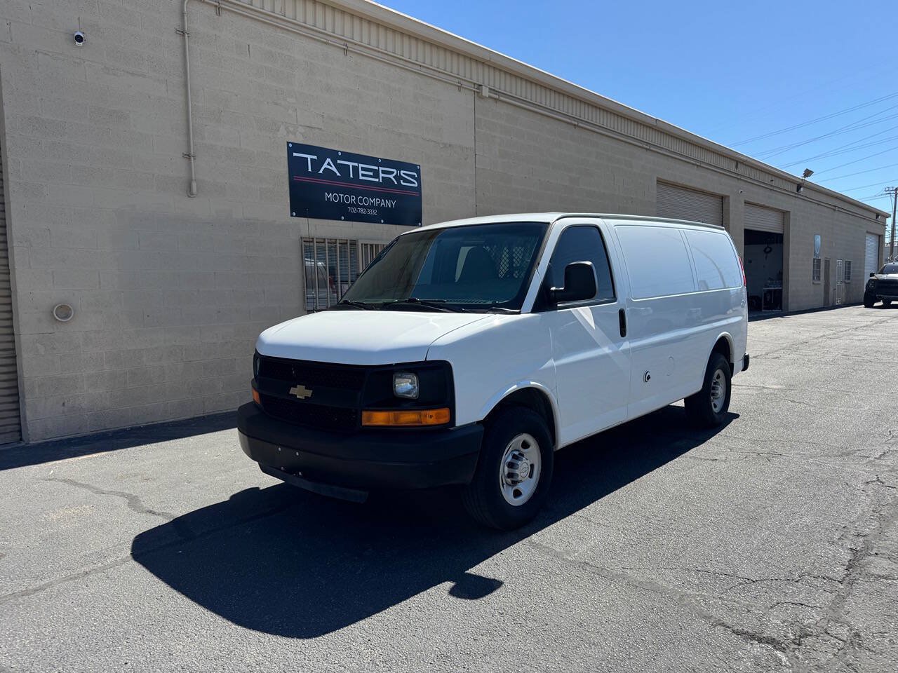 Used 2015 Chevrolet Express 2500 RWD image 2