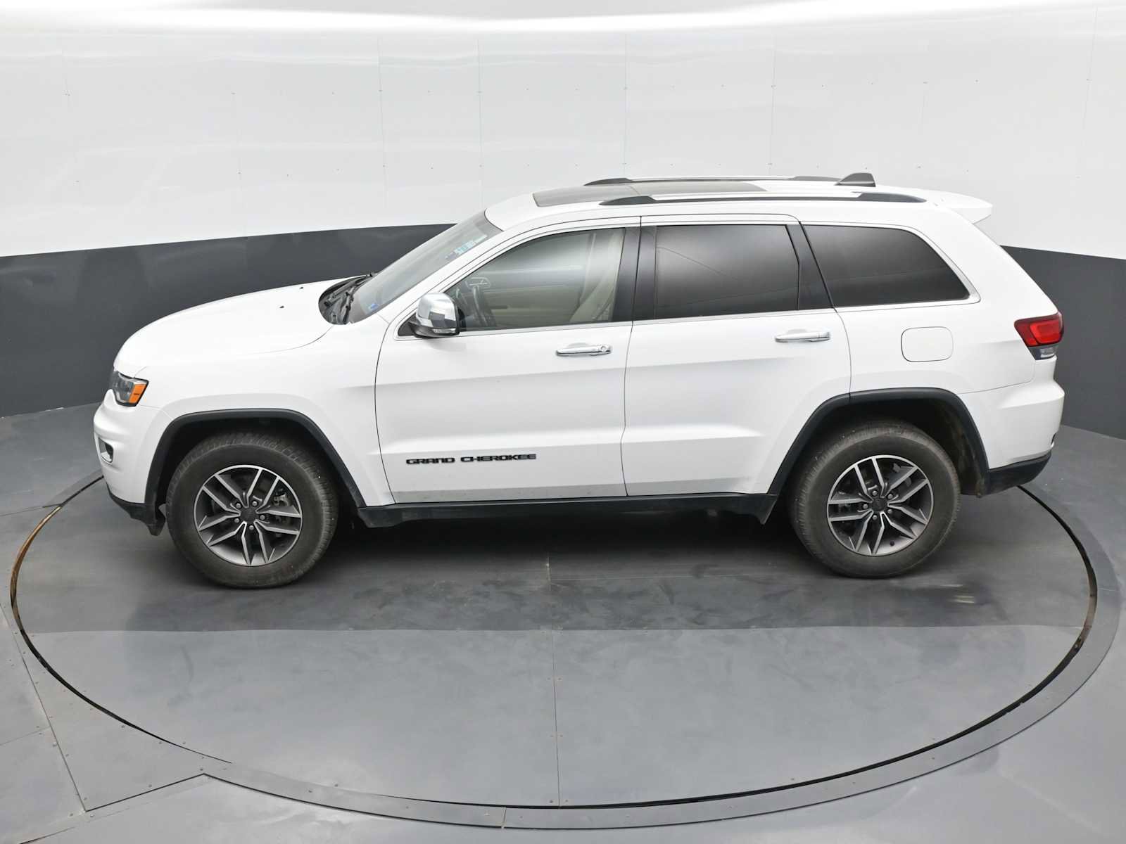 Used 2021 Jeep Grand Cherokee Limited w/ Luxury Group II AWD/4WD image 16