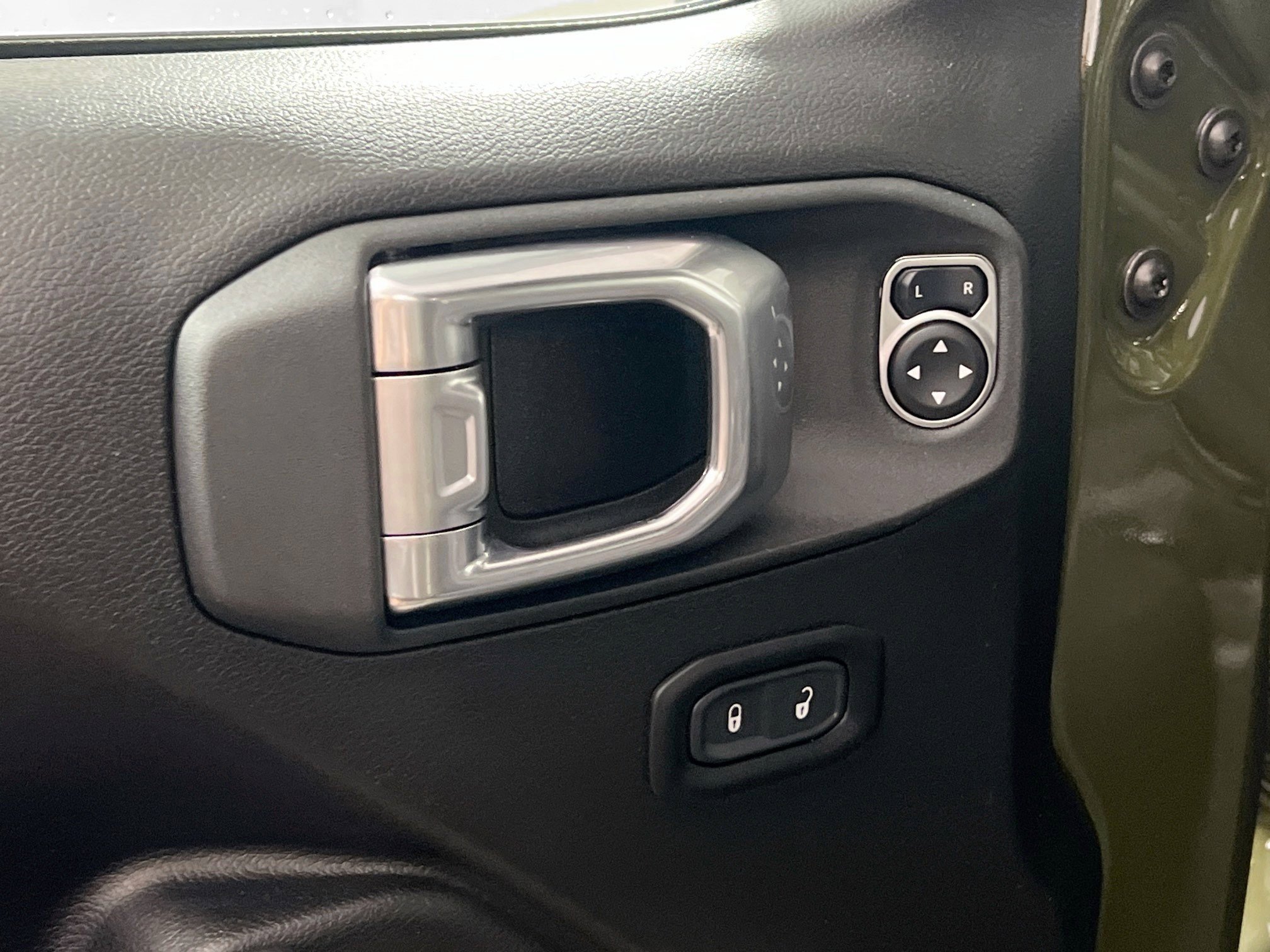 Used 2023 Jeep Wrangler Sport S image 16