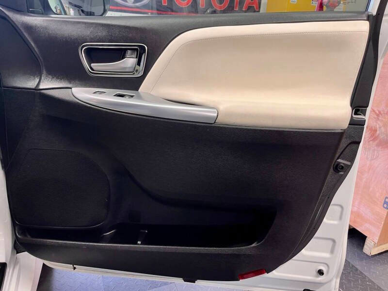 Used 2020 Toyota Sienna LE w/ LE Preferred Package AWD/4WD image 23