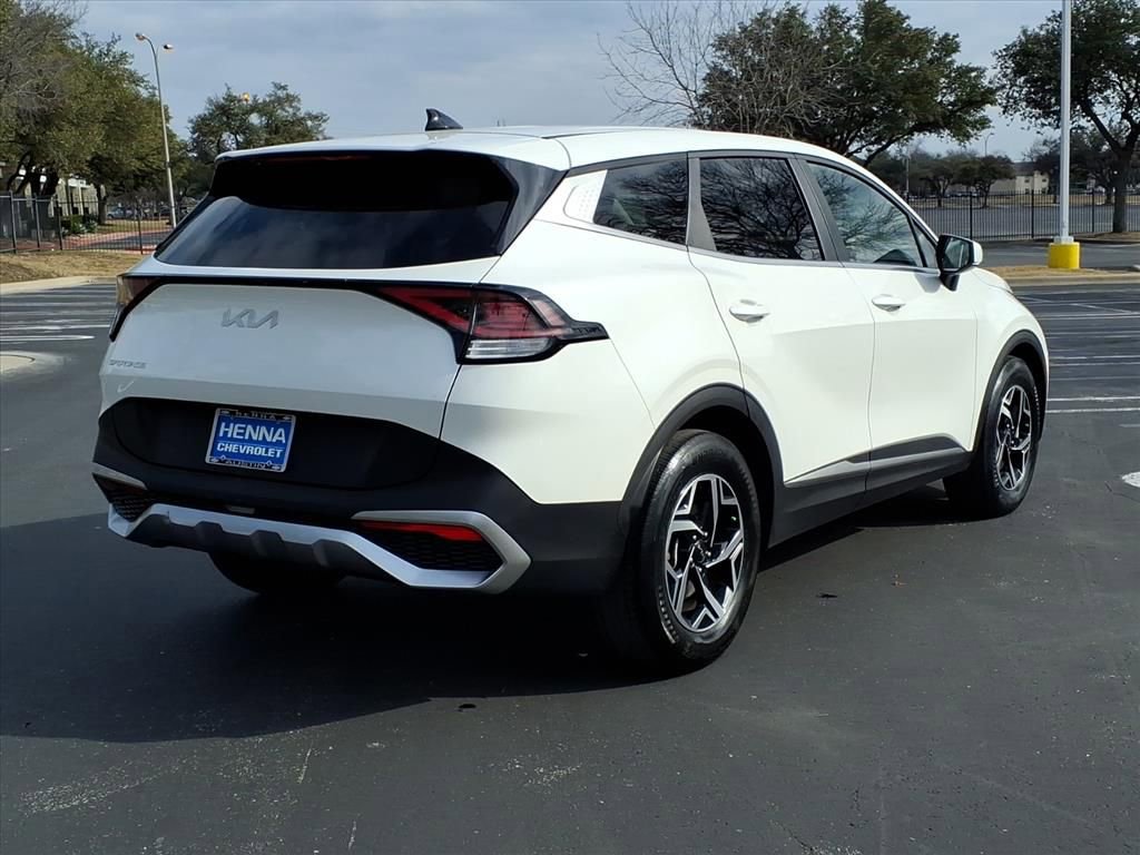 Used 2024 Kia Sportage LX image 8