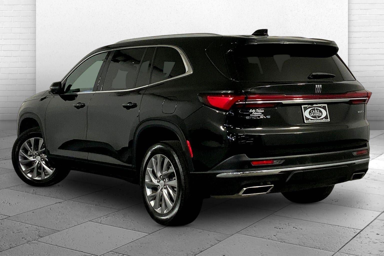Used 2025 Buick Enclave Preferred FWD image 11