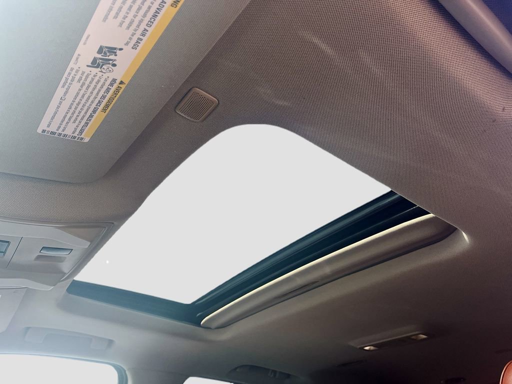 Used 2020 Cadillac Escalade Luxury w/ Escalade Sport Edition AWD/4WD image 23