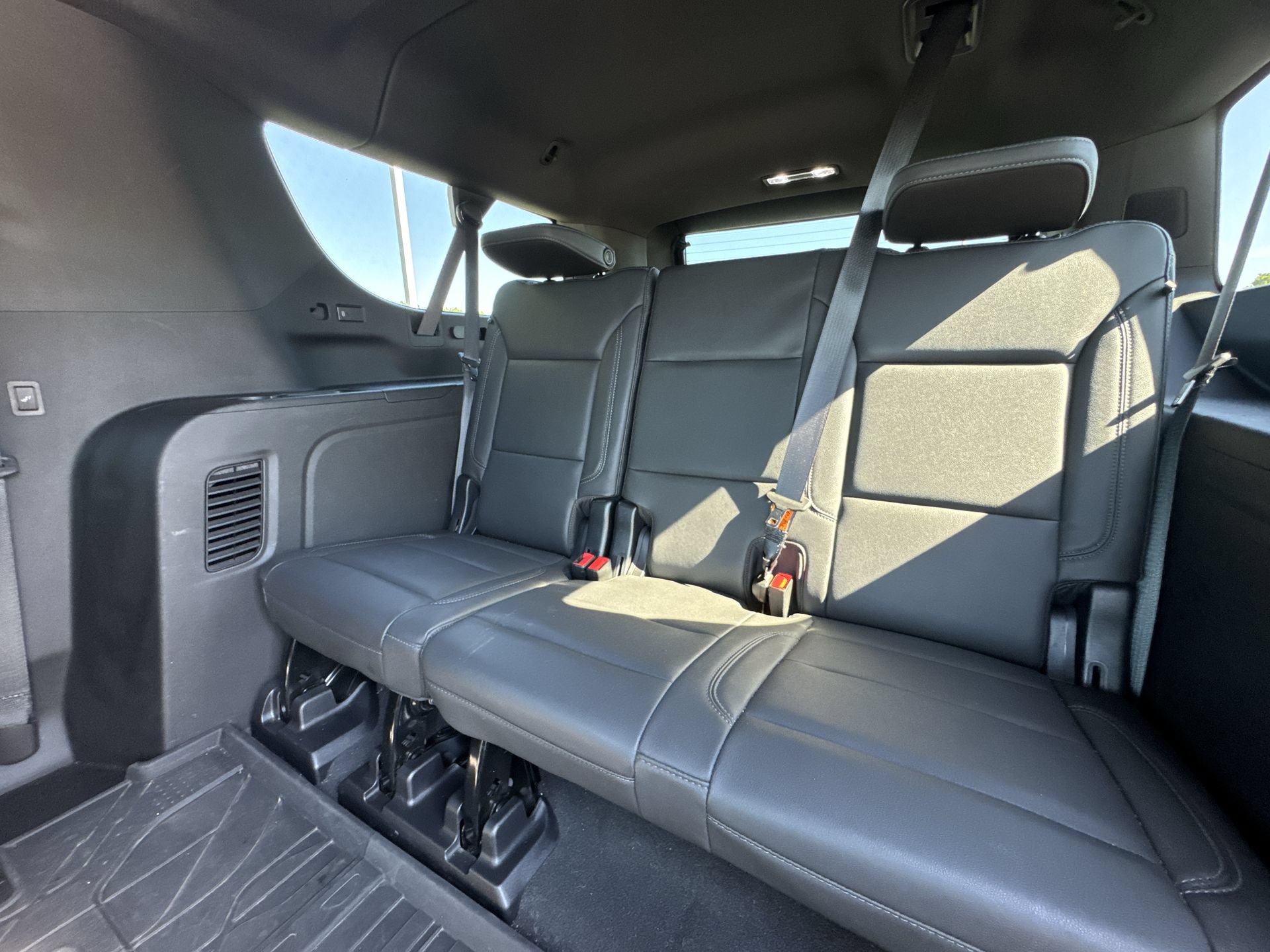 Certified 2023 Chevrolet Suburban Z71 w/ Luxury Package AWD/4WD image 24