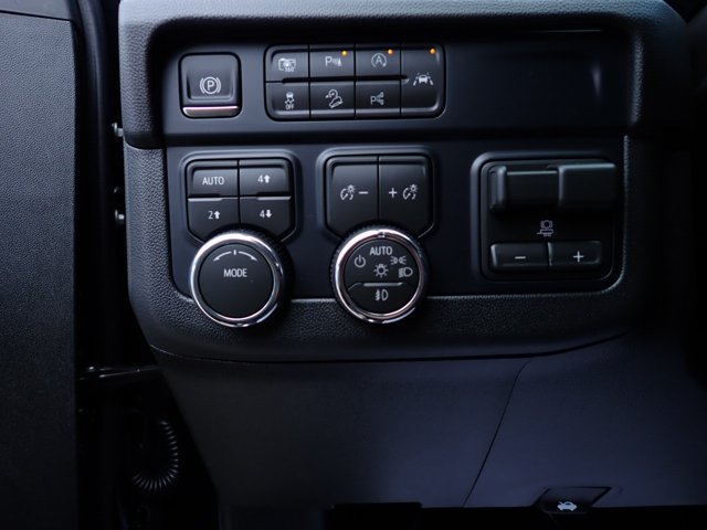 New 2026 Chevrolet Suburban LT w/ Comfort Package AWD/4WD image 18