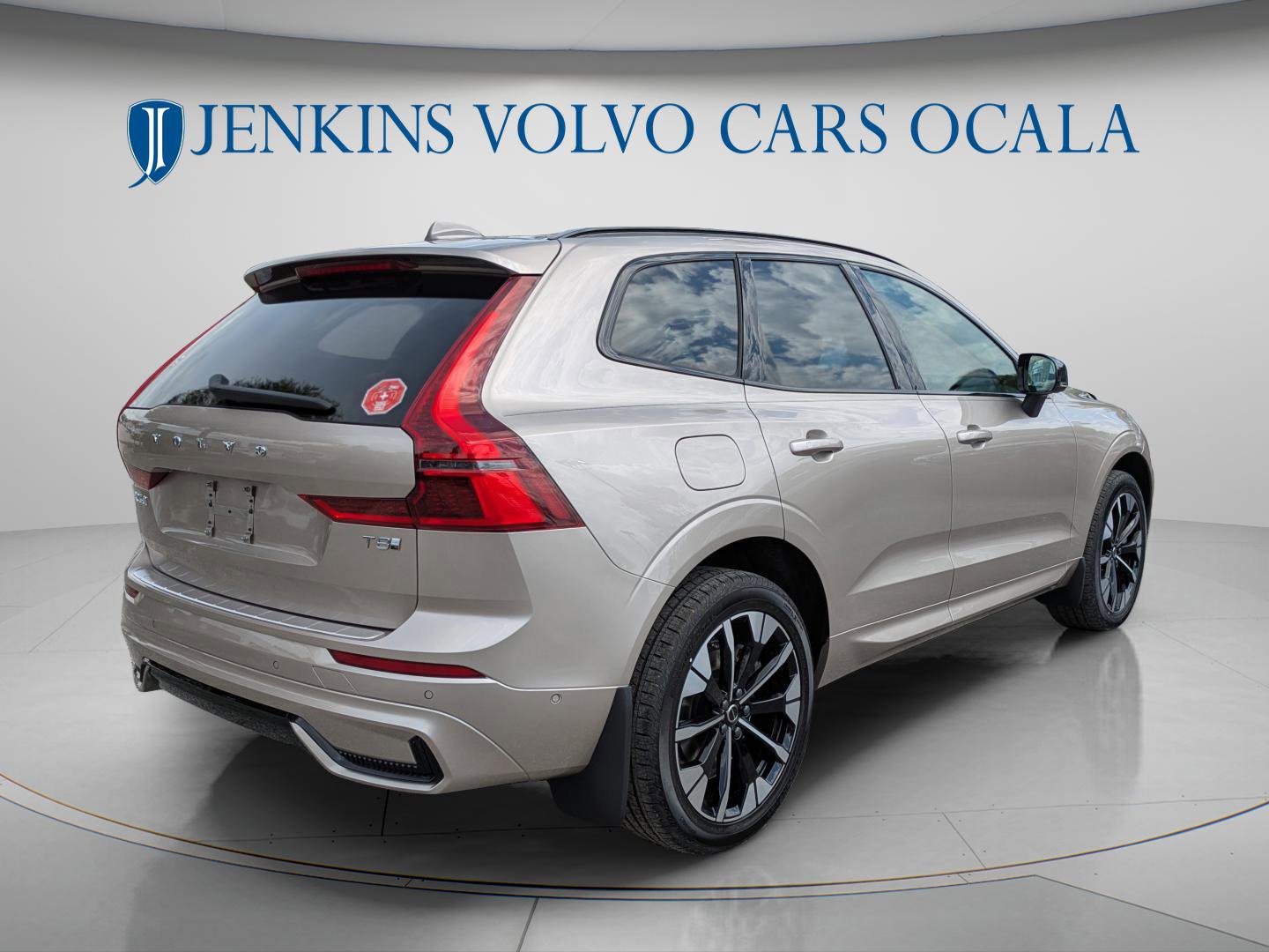 New 2026 Volvo XC60 T8 Plus w/ Protection Package Premier image 4