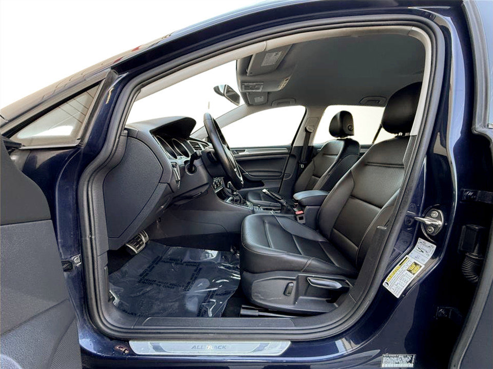 Used 2017 Volkswagen Golf Alltrack S image 29