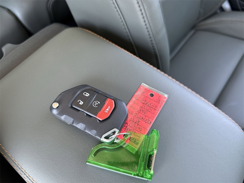 New 2025 Jeep Gladiator Mojave image 32