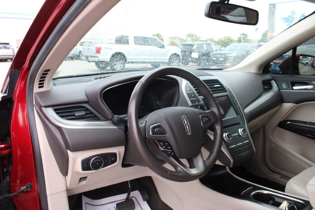 Used 2019 Lincoln MKC Premiere FWD image 2