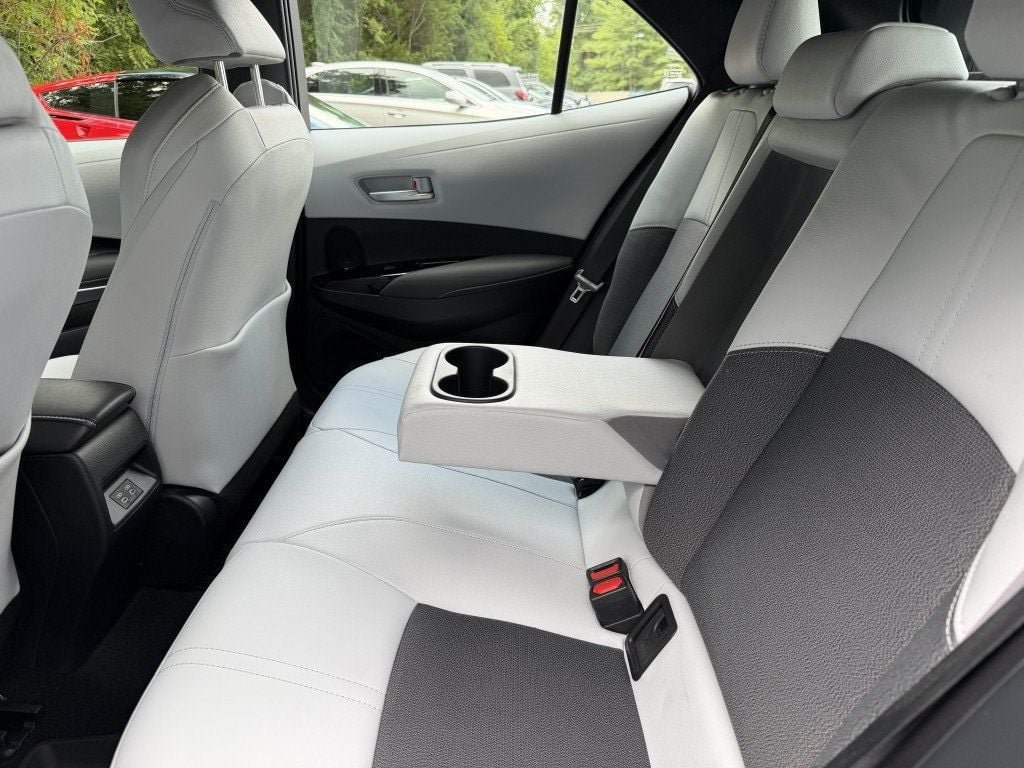 Used 2025 Toyota Corolla XSE FWD image 30