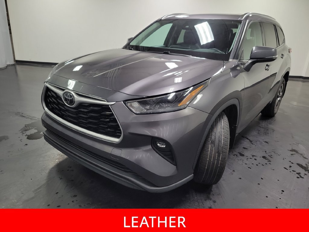 Used 2021 Toyota Highlander XLE AWD/4WD image 4