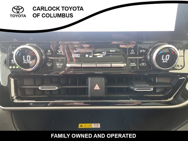 Used 2023 Toyota Highlander Platinum image 28