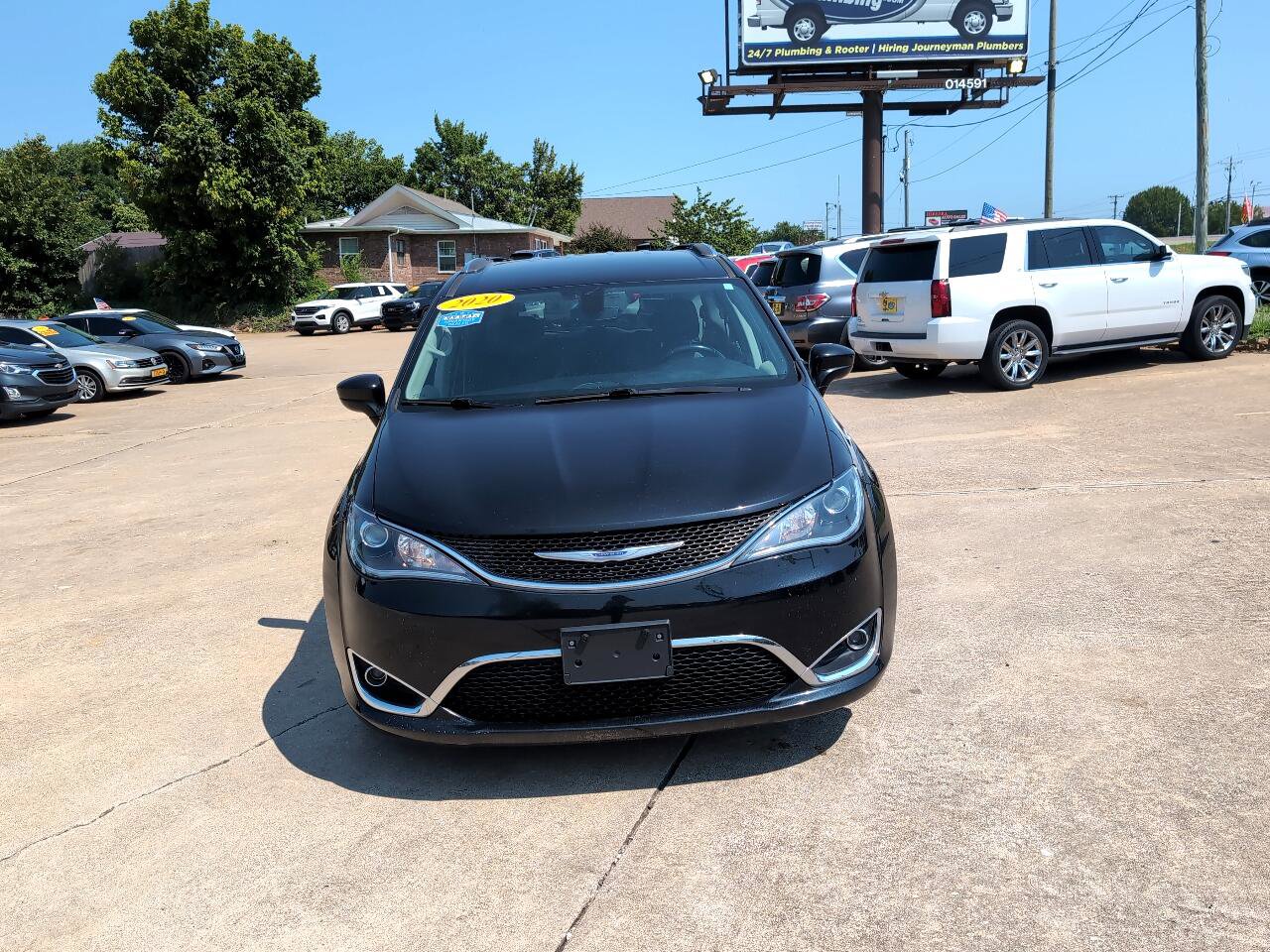 Used 2020 Chrysler Pacifica Touring-L image 2