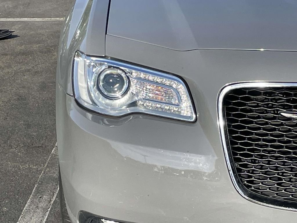 Used 2018 Chrysler 300 Touring w/ Driver Convenience Group image 16