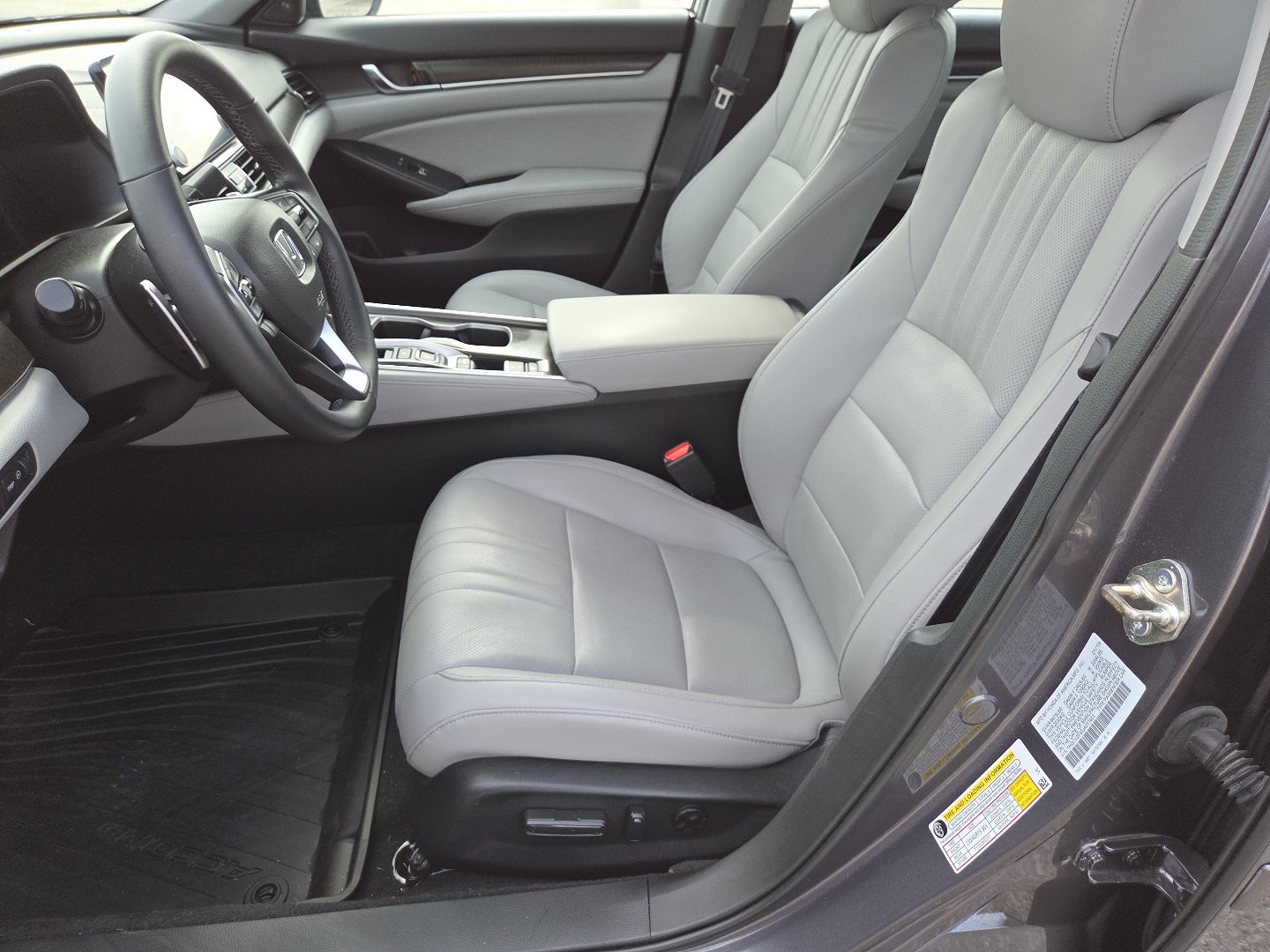 Used 2018 Honda Accord Touring image 24
