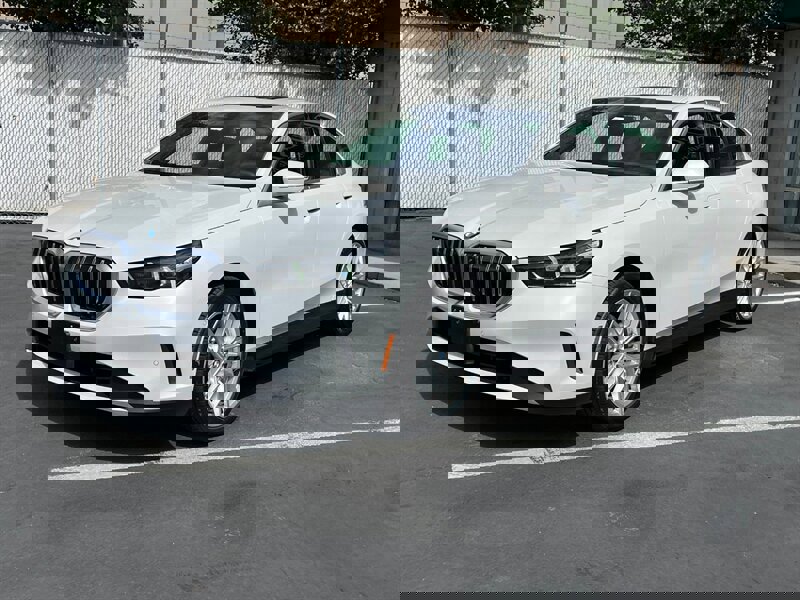 Used 2024 BMW 530i xDrive image 3