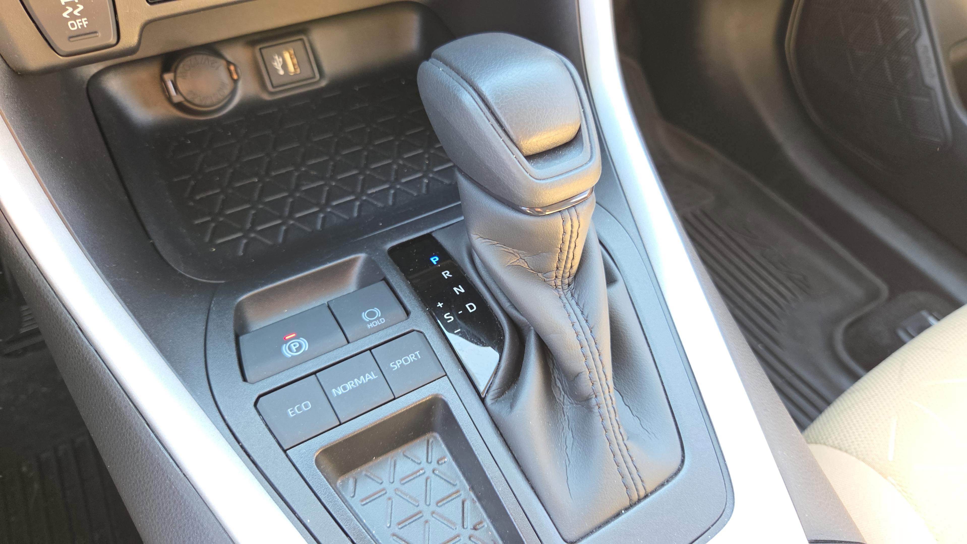 Used 2025 Toyota RAV4 XLE image 17