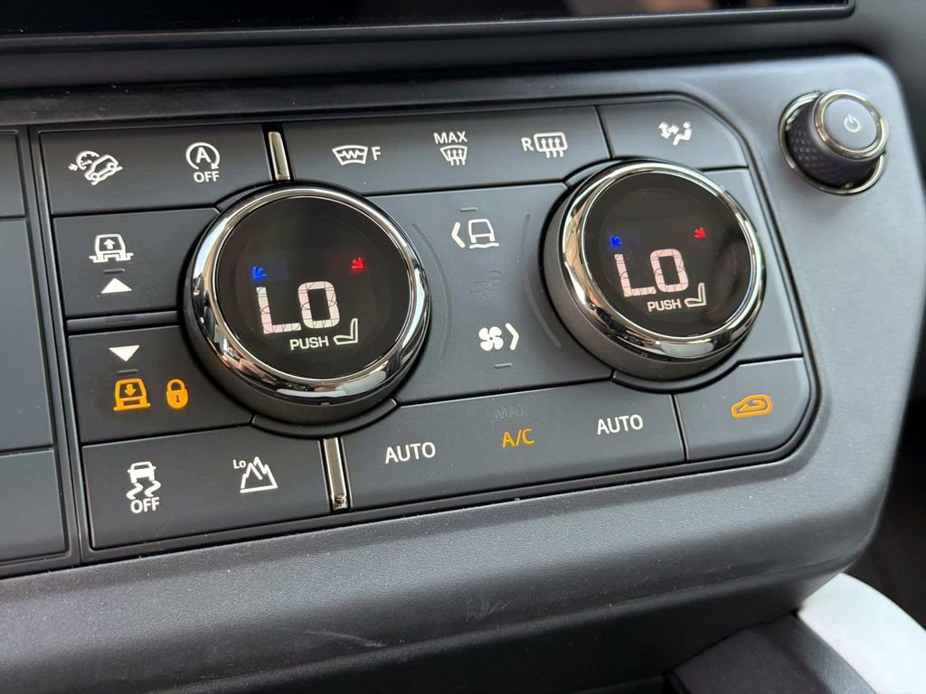 New 2026 Land Rover Defender 110 OCTA image 25