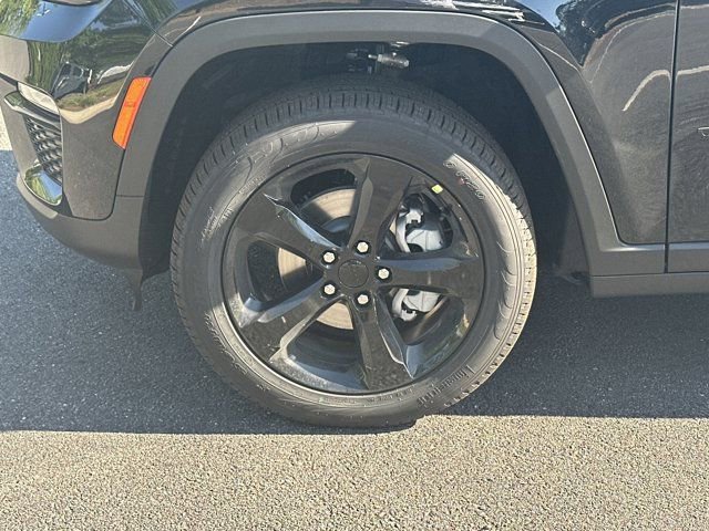 New 2025 Jeep Grand Cherokee Limited w/ Black Appearance Package image 11