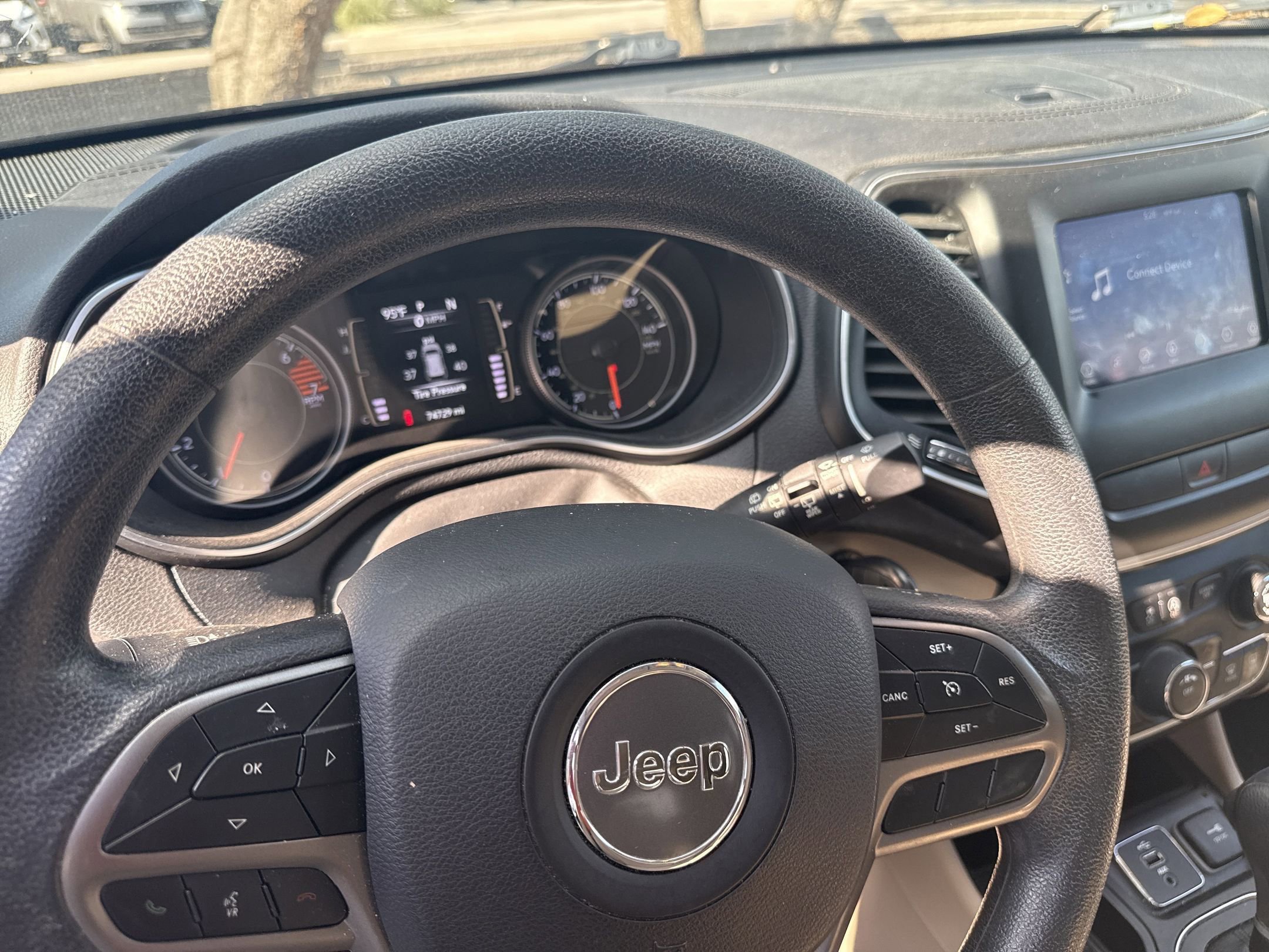 Used 2019 Jeep Cherokee Latitude w/ Popular Appearance Group FWD image 7