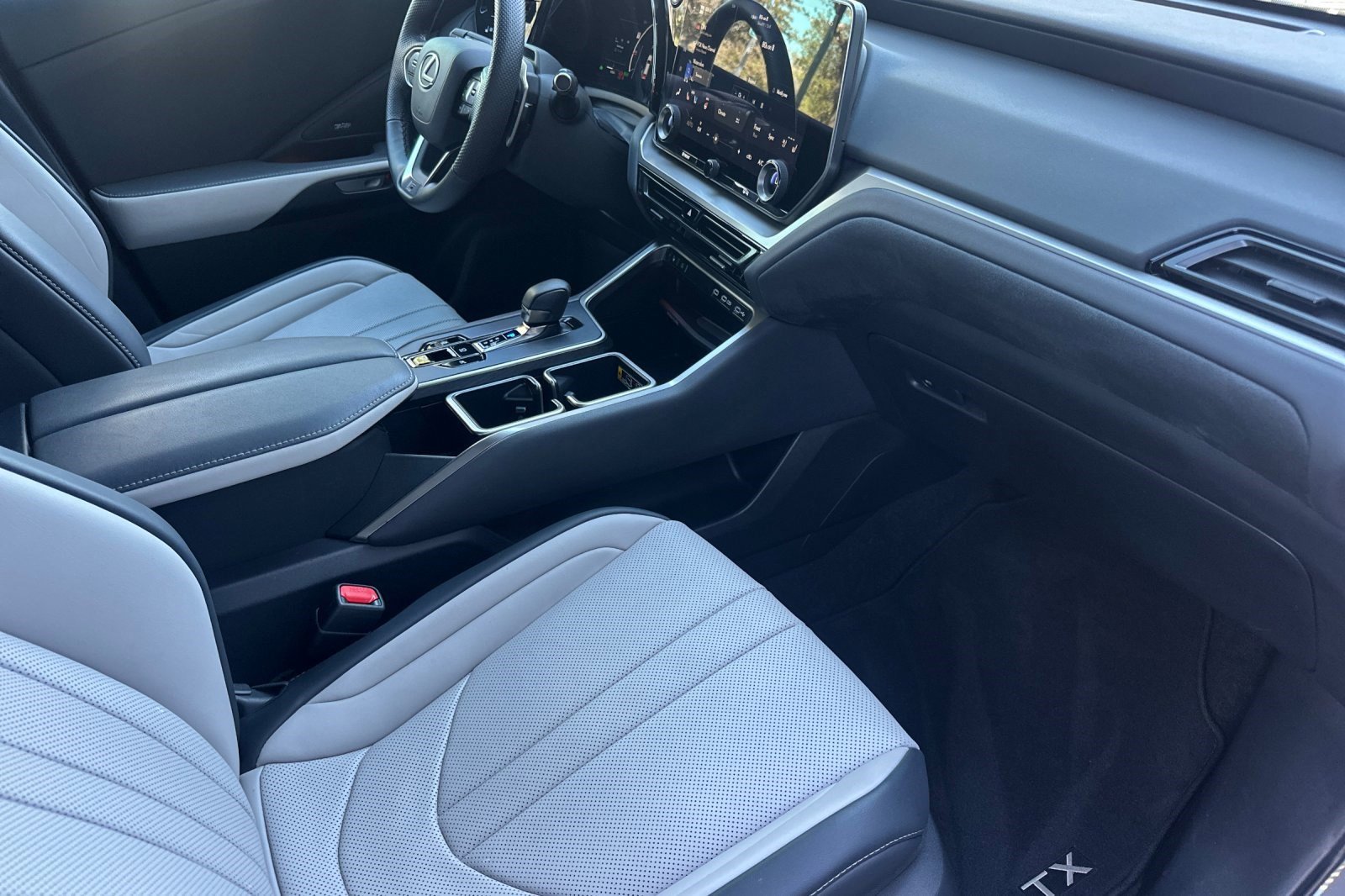 Used 2025 Lexus TX 500h 500h F SPORT Premium w/ Technology Package image 21