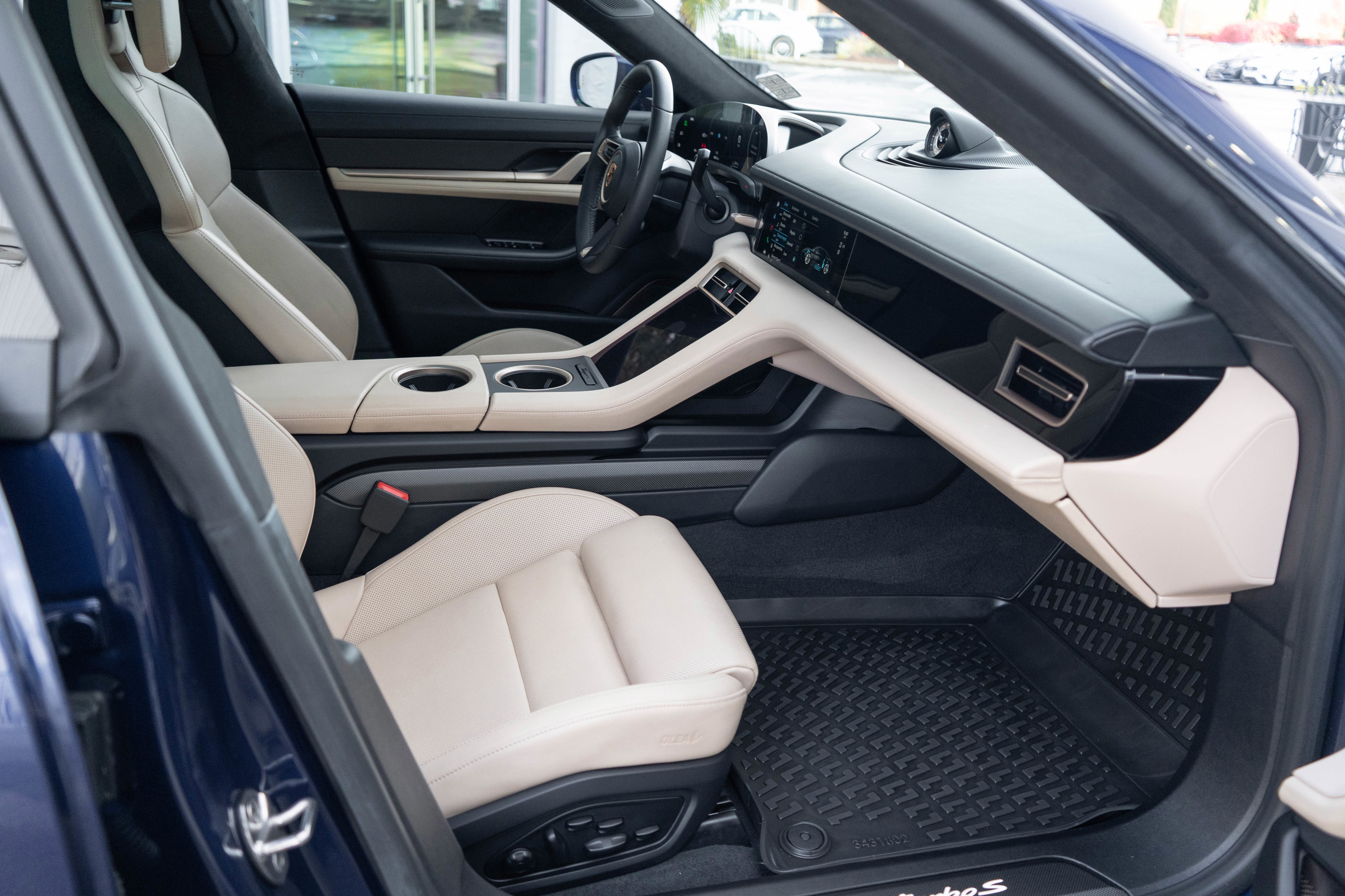 Used 2020 Porsche Taycan Turbo S image 30