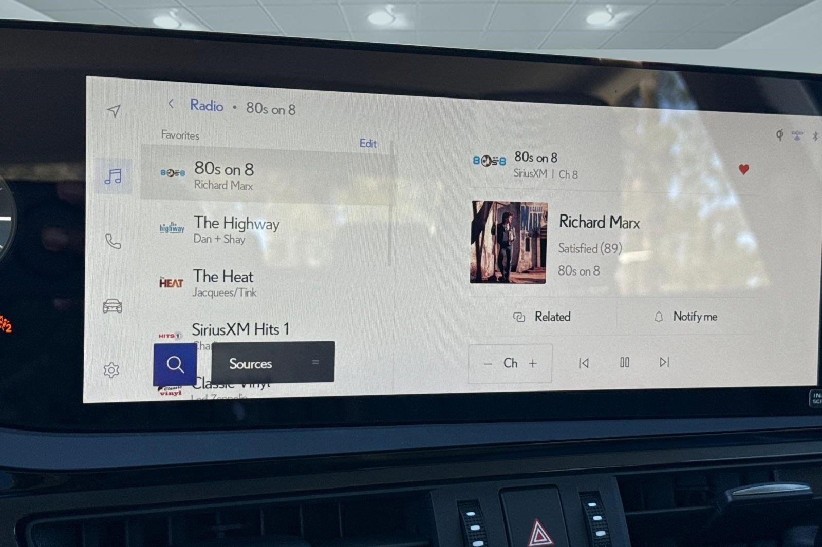 Used 2025 Lexus ES 300h w/ Luxury Package image 24