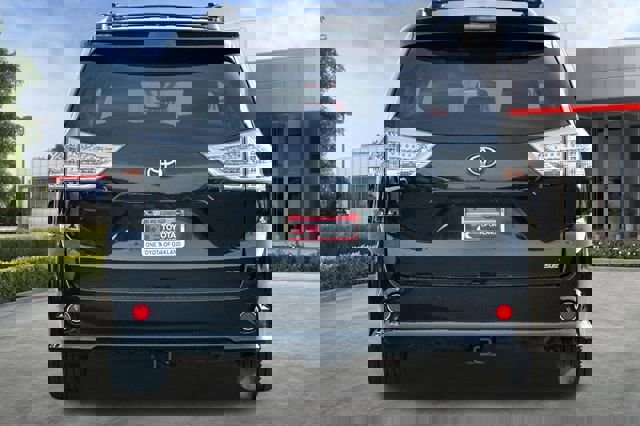 Used 2017 Toyota Sienna SE Premium image 5