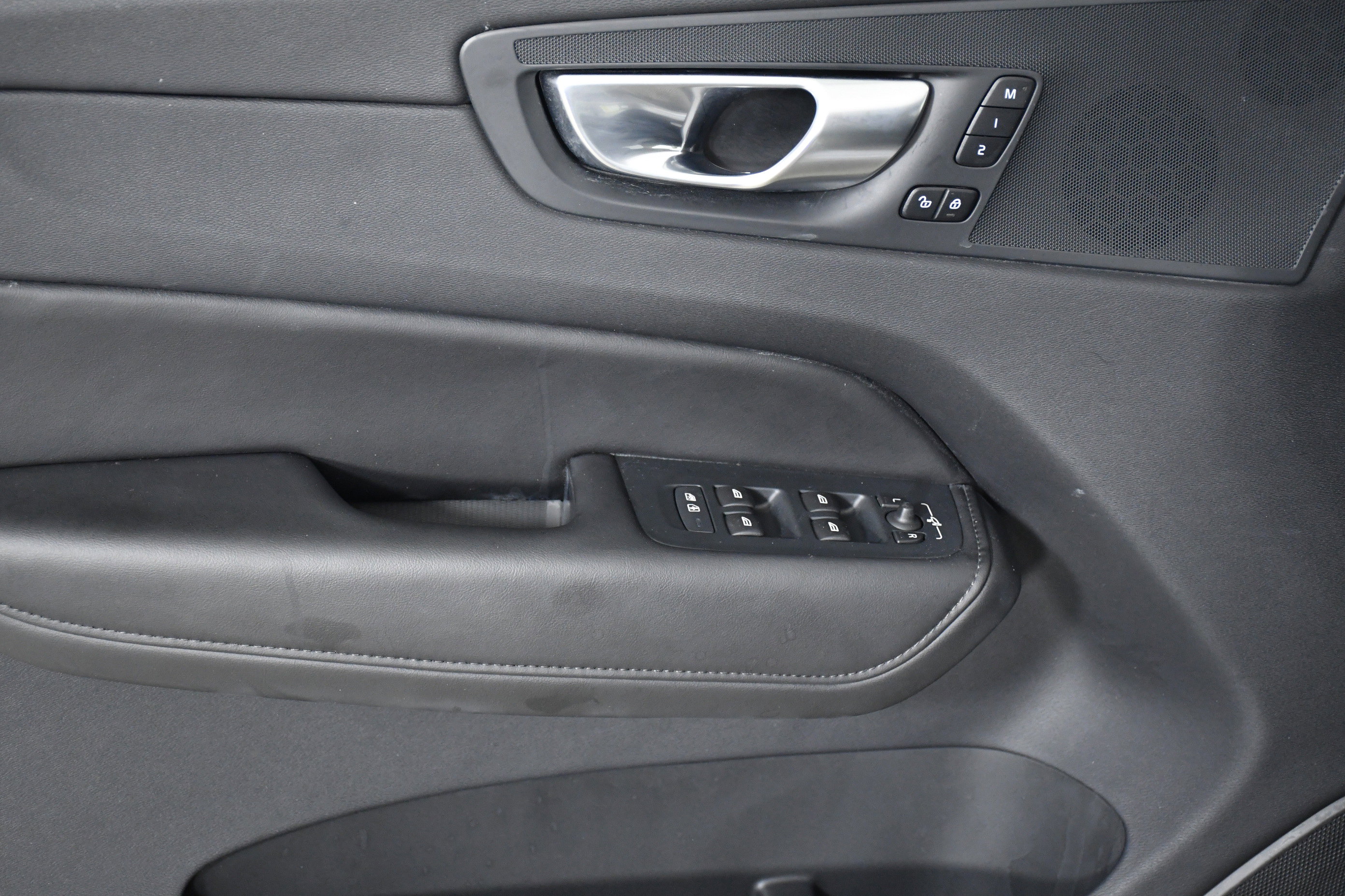 Used 2025 Volvo XC60 B5 Plus image 20