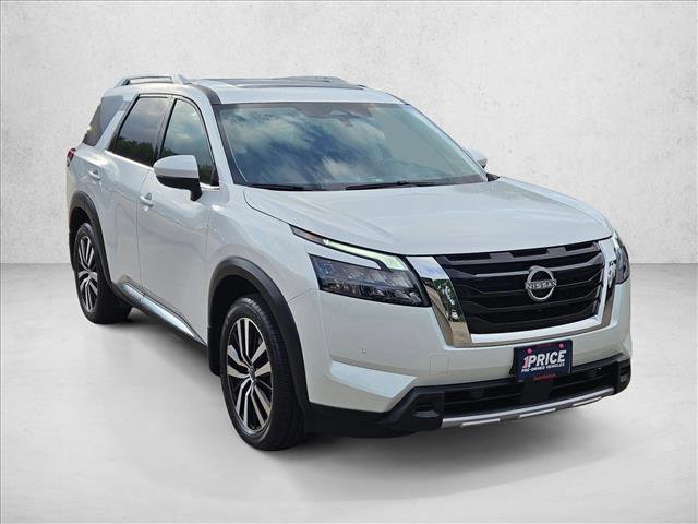 Used 2025 Nissan Pathfinder Platinum image 3