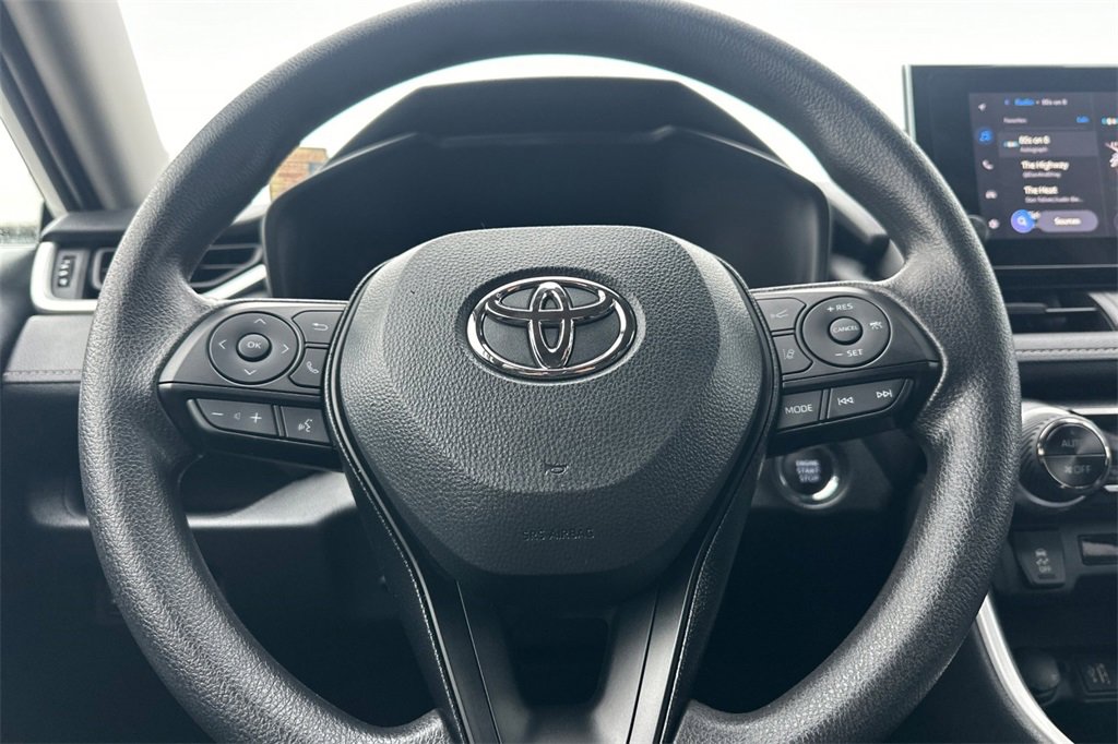 Used 2025 Toyota RAV4 XLE image 26