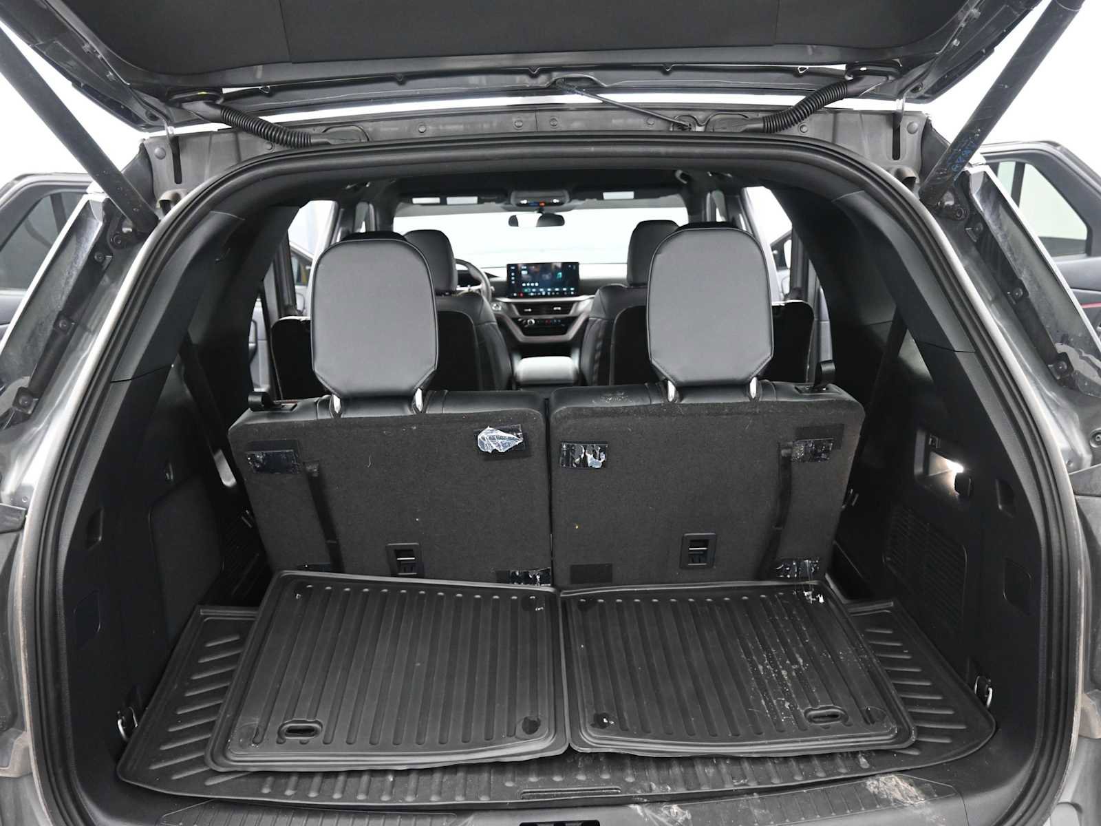 Used 2025 Ford Explorer ST-Line image 13