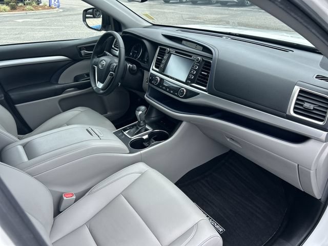 Used 2019 Toyota Highlander XLE FWD image 34