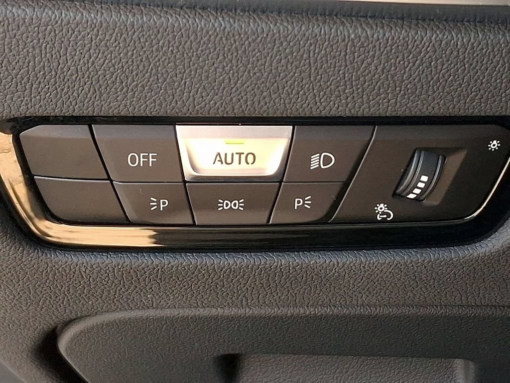 Used 2022 BMW 230i Coupe w/ Convenience Package RWD image 25