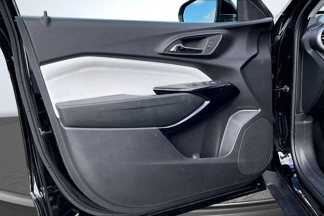 Used 2025 Chevrolet Trax LT FWD image 19