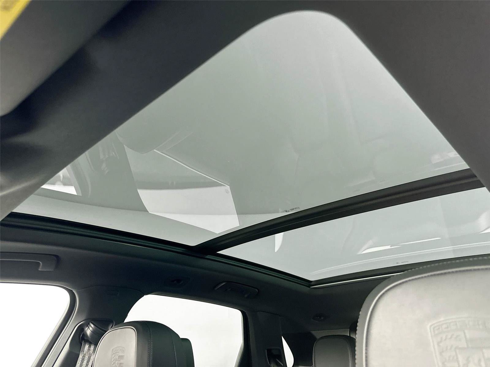 Certified 2025 Porsche Cayenne AWD/4WD image 36