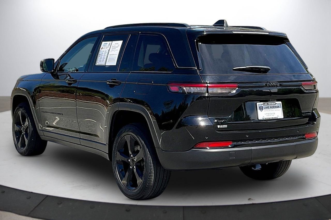 Used 2023 Jeep Grand Cherokee Limited w/ Black Appearance Package image 7