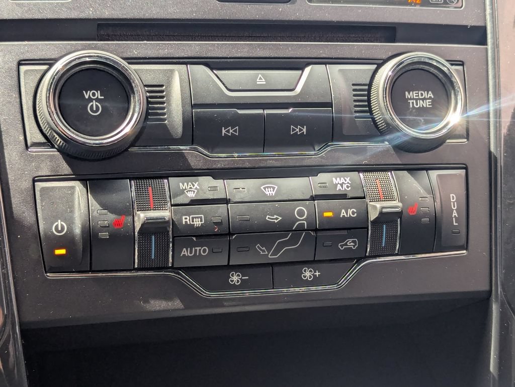 Used 2018 Ford Explorer XLT w/ Equipment Group 202A FWD image 20